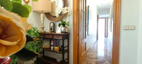 Pasillo en vivienda a la venta en Almería